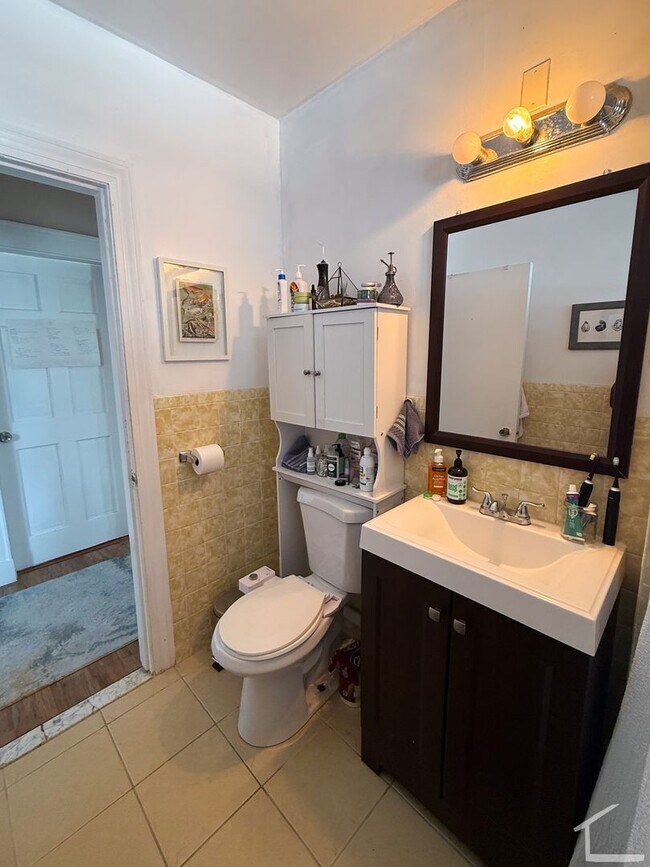 Building Photo - Amazing Unit in Multi Family Home of Brighton