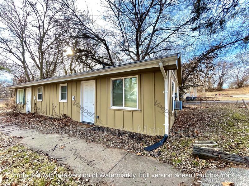 10929 1/2E 1/2 E Winner Rd, Independence, MO 64052 House Rental in