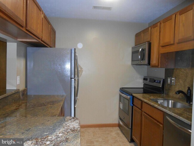 Foto del edificio - 23242 Rosewood Ct