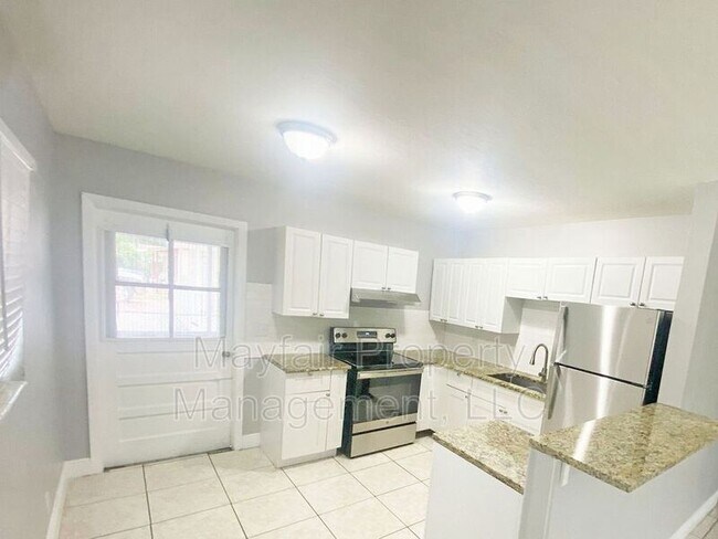 Building Photo - 5812 Banana Rd