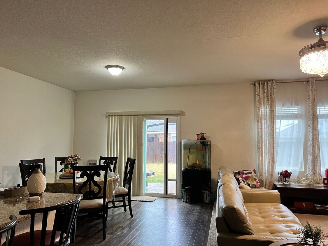 318 Dove Creek Ln, Glenn Heights, TX 75154 House Rental in Glenn