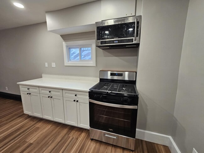 Building Photo - 114 Clinton Street