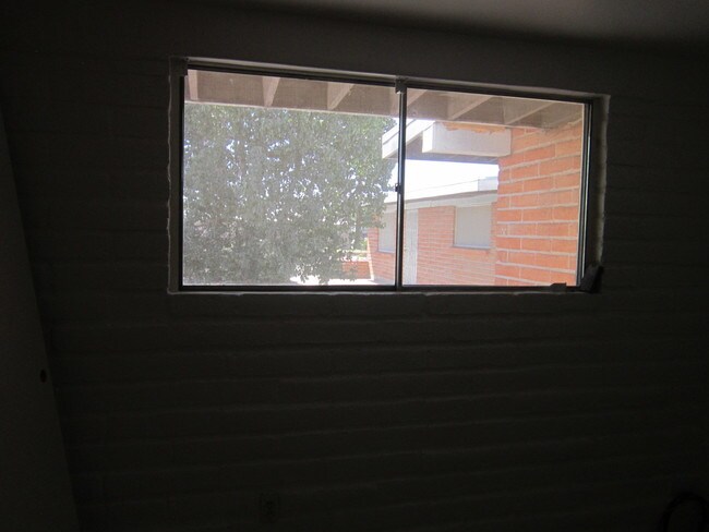 Privacy Screens on front windows - 5505 E Bellevue St