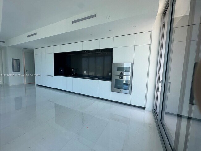 Foto del edificio - 300 Biscayne Blvd Way
