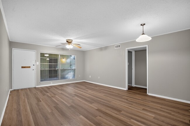 Building Photo - The Melrose Apartments