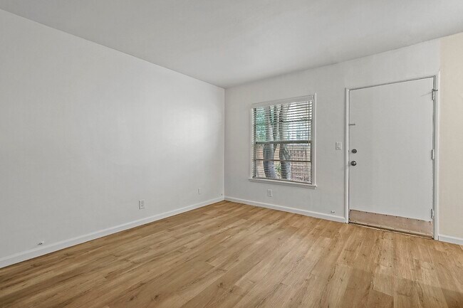 Building Photo - 1728 Granville Ave