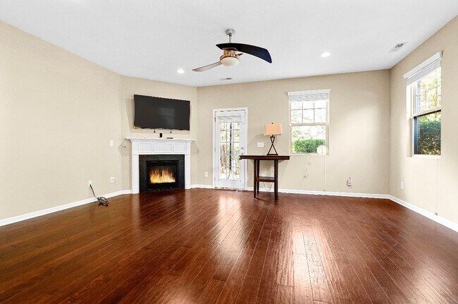 Building Photo - Beautiful 4-bedroom, 3-bathroom Townhome in RTP!