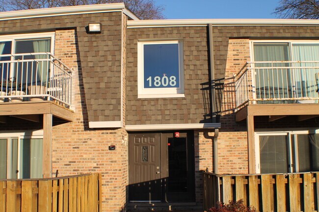Building Photo - 1808 Plum Grove Rd