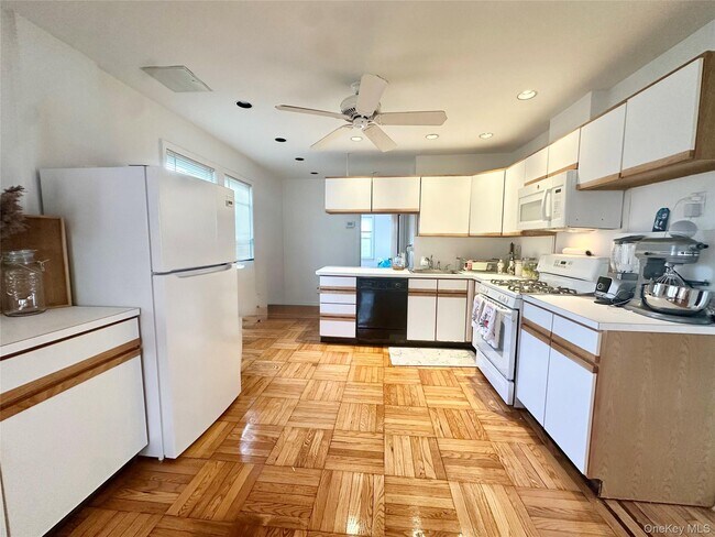 Foto del edificio - 518 Lindell Blvd