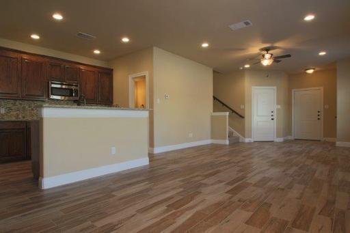 Building Photo - 3/2.5 Townhome w/ STUNNING Open Floor Plan...