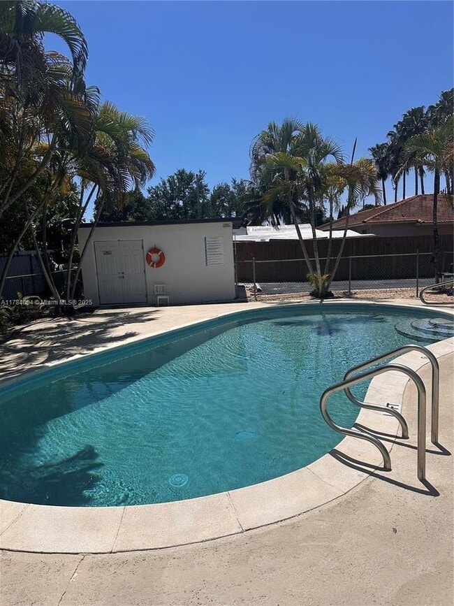 Foto del edificio - 3170 SW 16th St