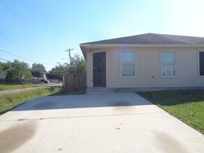 Building Photo - 5401 Peacock St