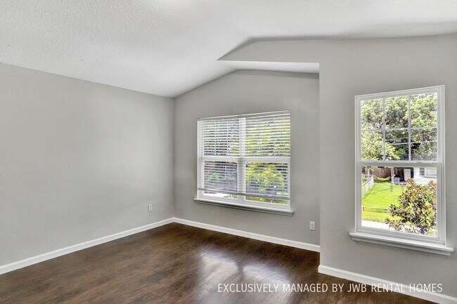Building Photo - 1271 Mull St