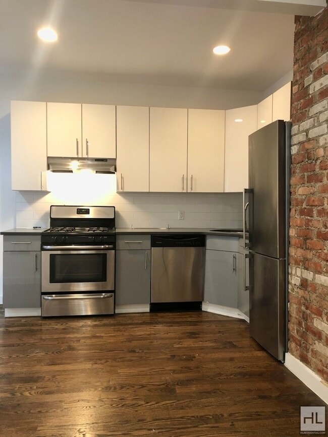 Building Photo - EASTERN PARKWAY / Spacious Crown Heights 3...