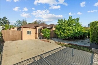 2227 N Buena Vista St