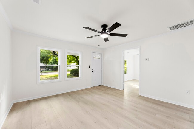 Foto del edificio - 1155 Cedar Grove Ln