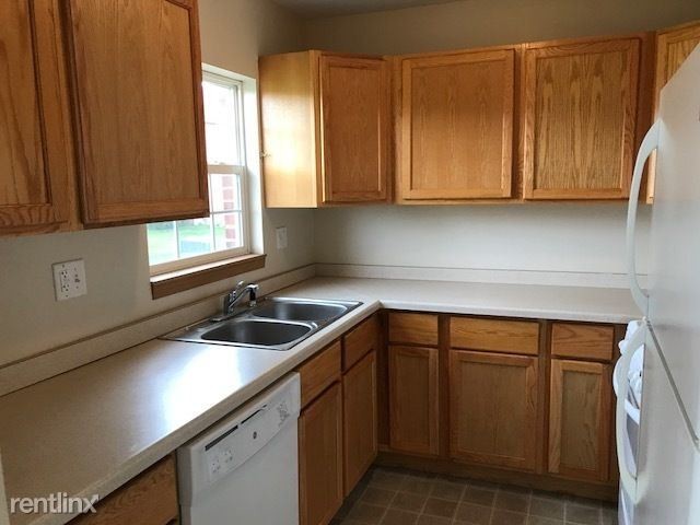Building Photo - 3 br, 1.5 bath Townhome - 1523 Anderson Trail