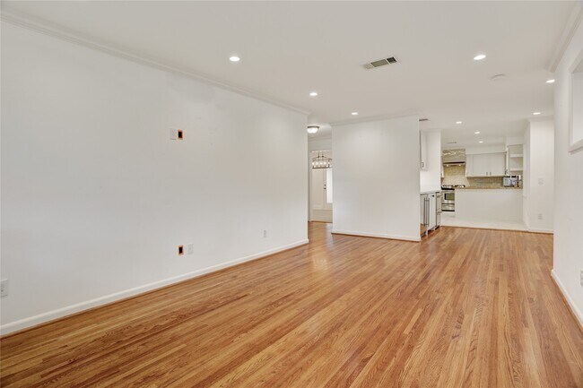 Building Photo - 8825 Cedarbrake Dr