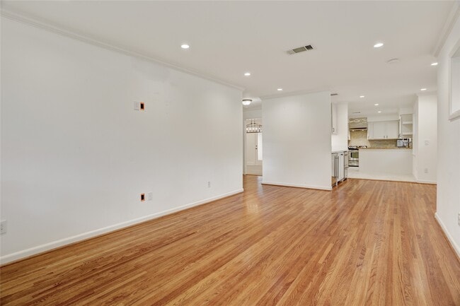 Photo - 8825 Cedarbrake Dr House