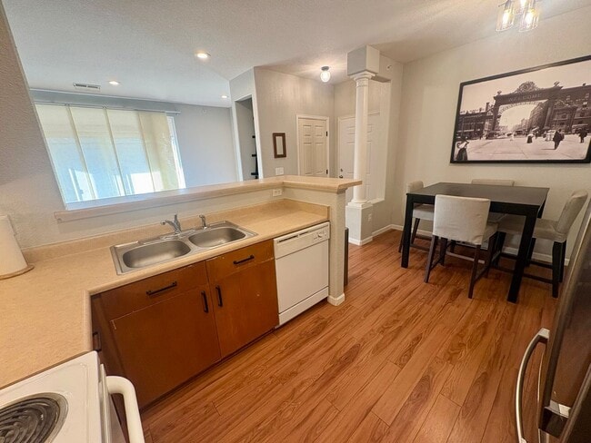 Building Photo - 9518 W San Juan Cir