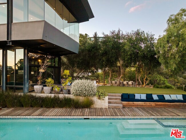 Foto del edificio - 1406 1/2 N Kenter Ave