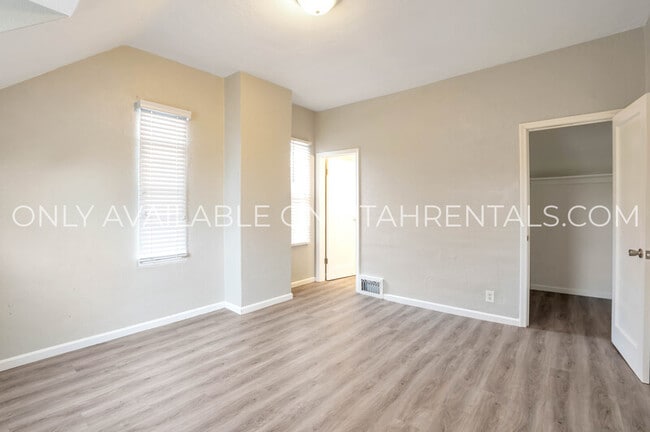 Building Photo - 263 28th St