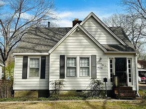 Building Photo - 756 S Graham St