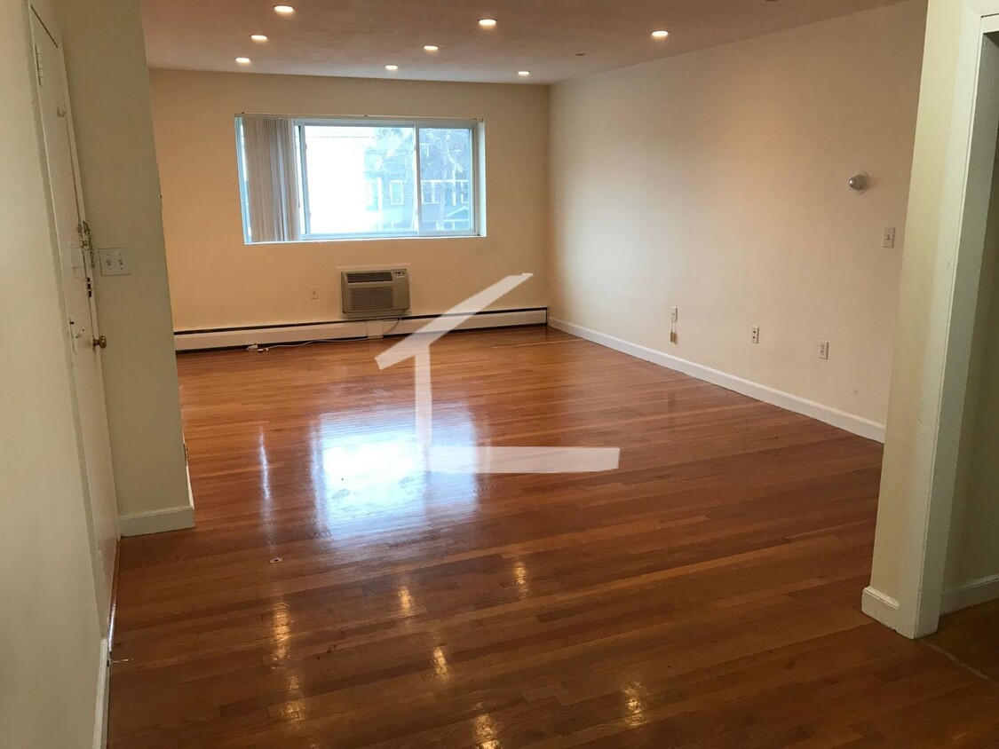 Primary Photo - 1-Bed w/H&HW Koreatown/BU/Allston Village