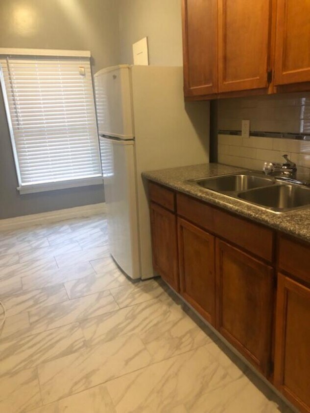 Kitchen - 249 S Harvard Blvd