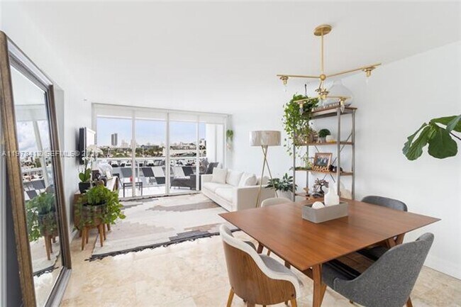 Foto del edificio - 1800 Sunset Harbour Dr