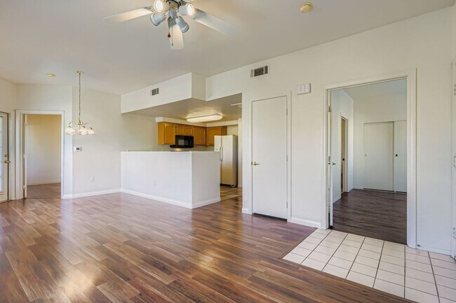 Foto del edificio - Cute and cozy two bedroom upstairs condo
