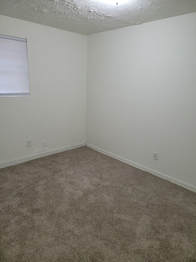 Building Photo - 1541 W 1st St