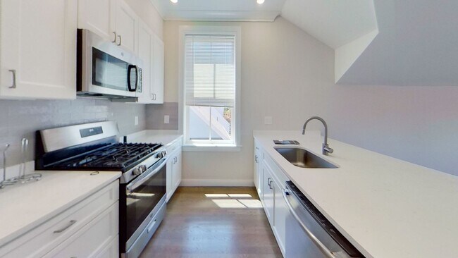 Foto del edificio - Gorgeous Allston Multi-Family Home with SEPTEMBER RENT WAIVED available 9/1/26