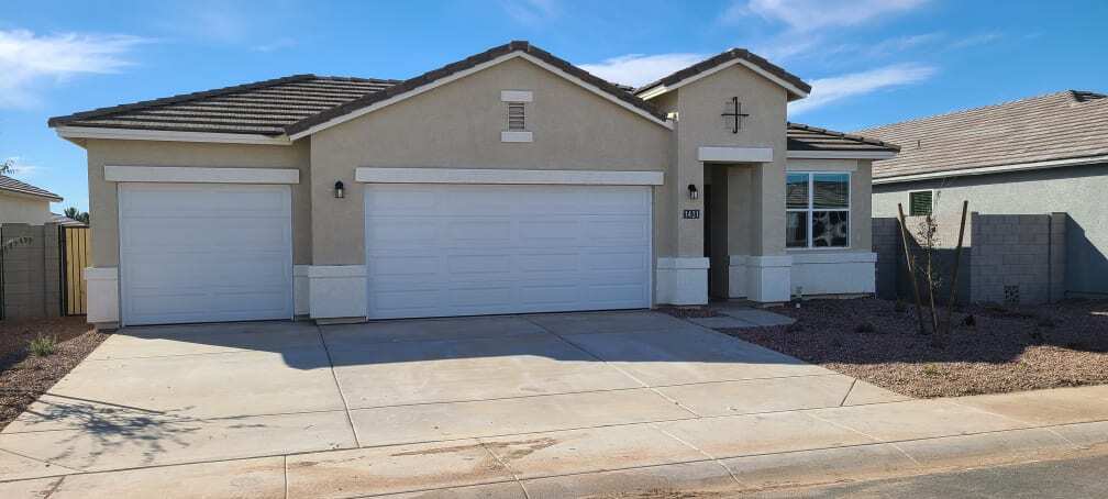 Primary Photo - 1421 W Siboney St