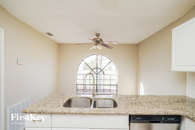 Foto del edificio - 2370 Pavilion Terrace