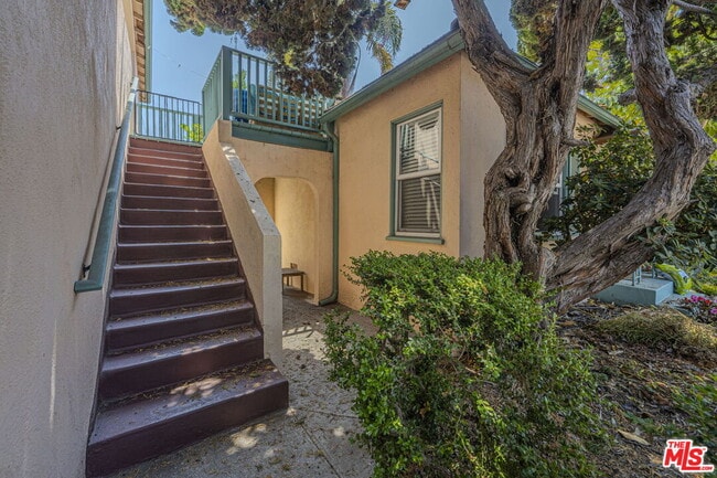Building Photo - 2110 California Ave