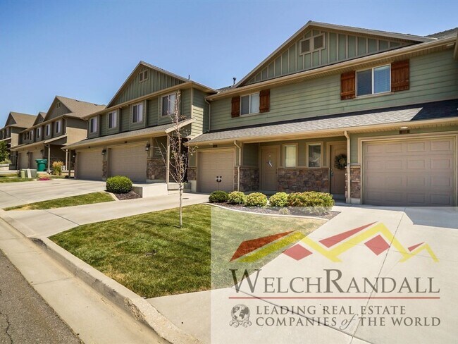 Foto del edificio - Charming 2 Bed 1.5 Bath Townhome in East L...