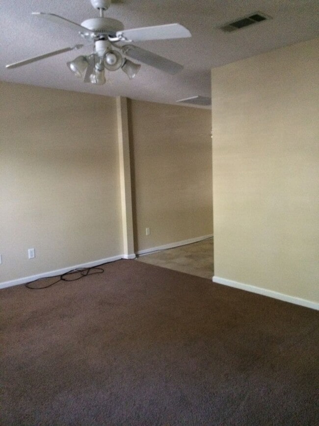 Foto del edificio - 1 Bedroom 1 Bath End Unit Triplex