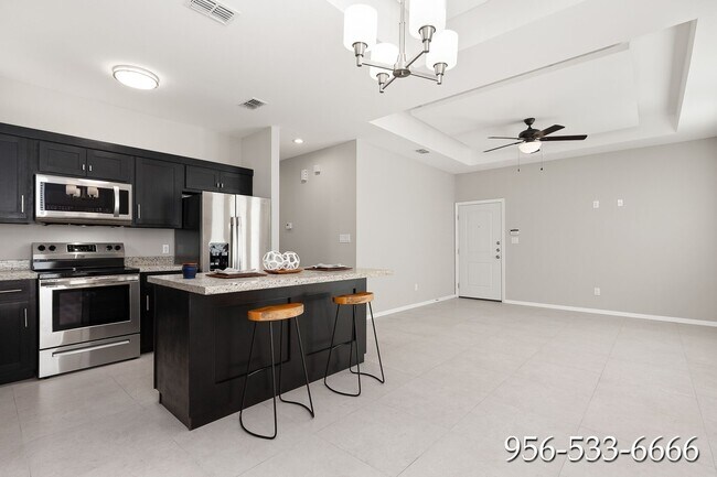 Building Photo - 1411 Deer Hls