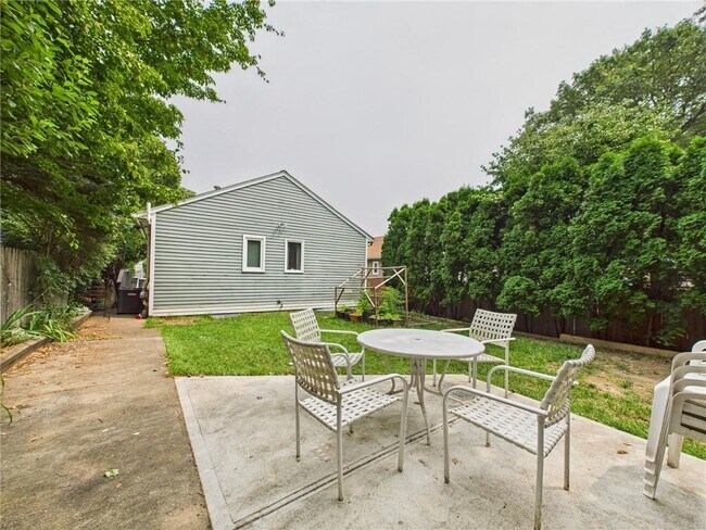 Building Photo - 124 Edgeworth Ave