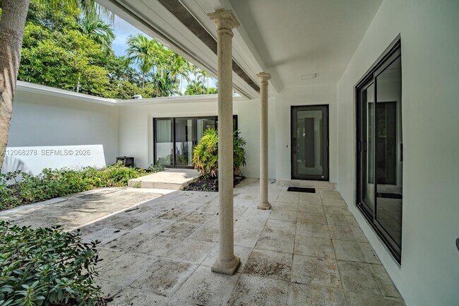 Foto del edificio - 1825 Alamanda Dr