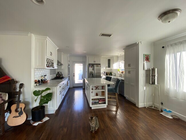 Foto del edificio - 5644 Columbus Ave