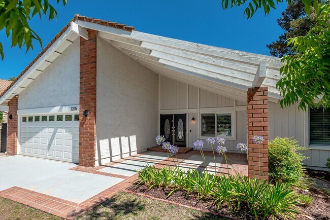 Foto del edificio - 3235 W Sierra Dr