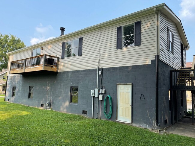 Building Photo - Raised ranch home located on Front St. in ...