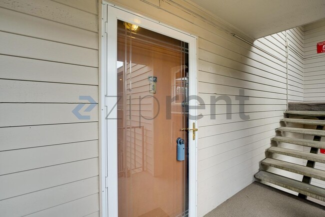 Building Photo - Unit 407