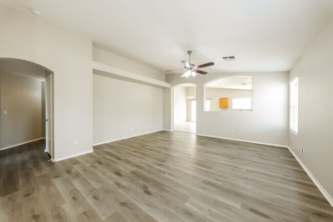 Foto del edificio - 15189 W Woodlands Ave