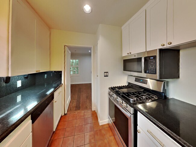 Building Photo - Piedmont Pines 2/1.5 Home Available Now!