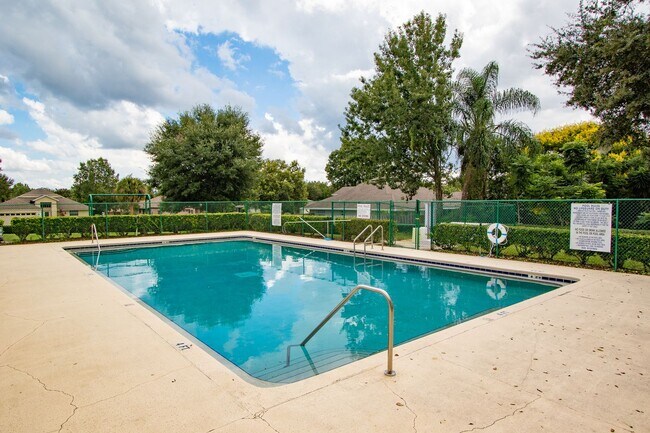 Foto del edificio - Groves at Baytree, Tavares 3/2 with Screened Back Porch