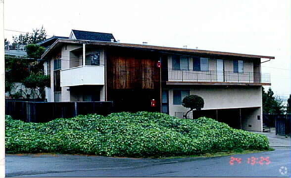 Building Photo - 316 Marine St