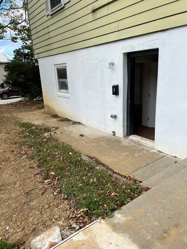 Entrance door - 301 Crest Ave